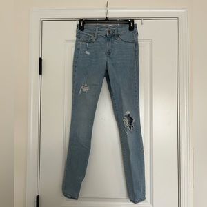 Universal Thread Distressed Jeans